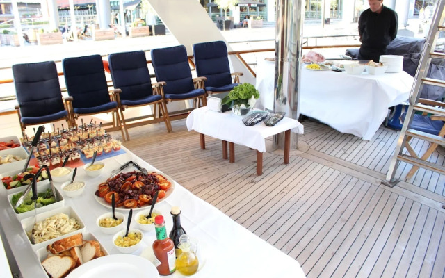 Absolute Pleasure Yacht
