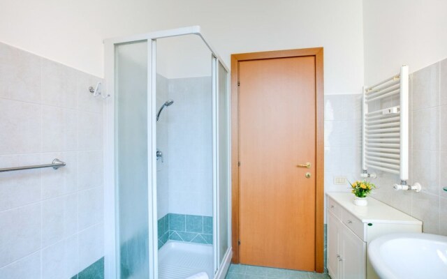 Large and Bright Flat in a Great Area