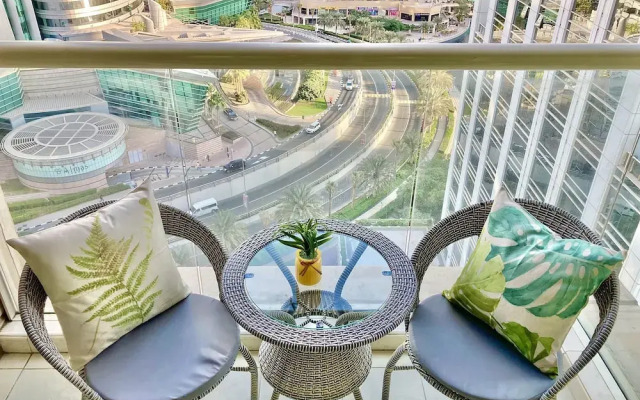 Whitesage - Lakefront Apartment Amidst Parks With Lake Access