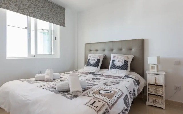 Luxurious 1st Line Top-floor Apartment With Direct Sea Access