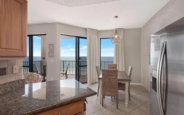 Cozy 1br/1ba Condo w/ Stunning Views