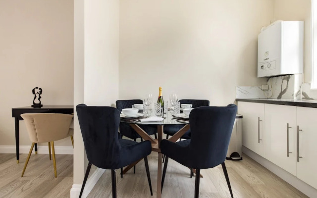 Avari Apartments - Hatton Collection