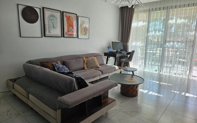 Serene Three-bedroom Retreat in Unforgettable Setting