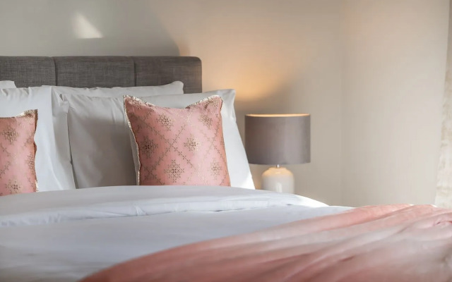 Stunning flat with balcony in Sparkle Tower