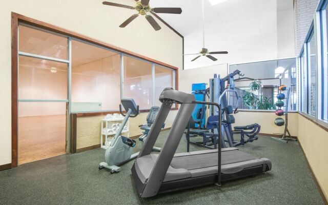 Days Inn & Suites Clovis