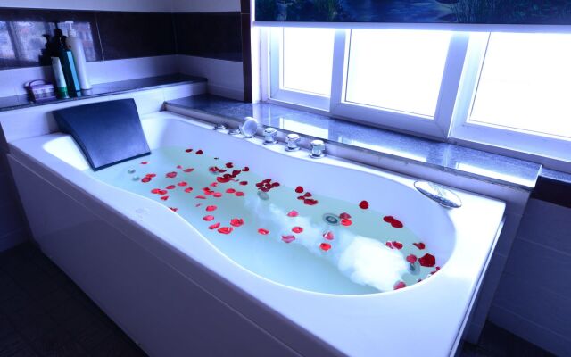 Blue Hanoi Inn Luxury Hotel
