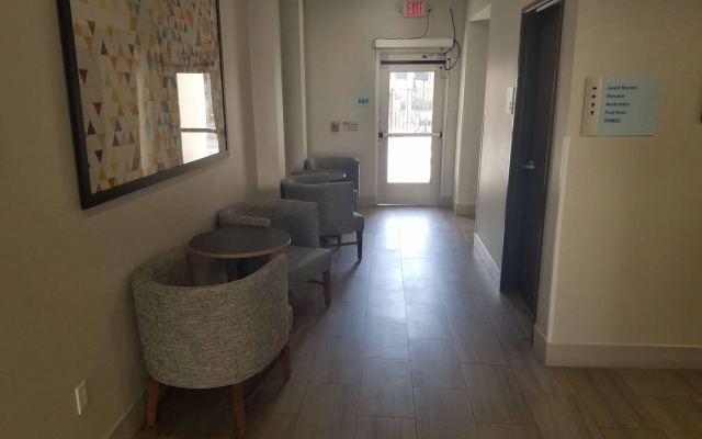 Holiday Inn Express Fullerton - Anaheim by IHG