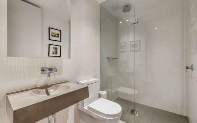 Elegant 1 bed 1 Bath Apartment, Free Parking