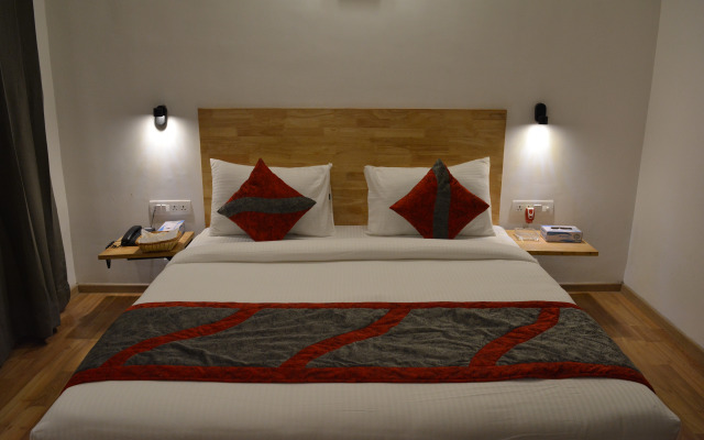 Fabhotel The Glory