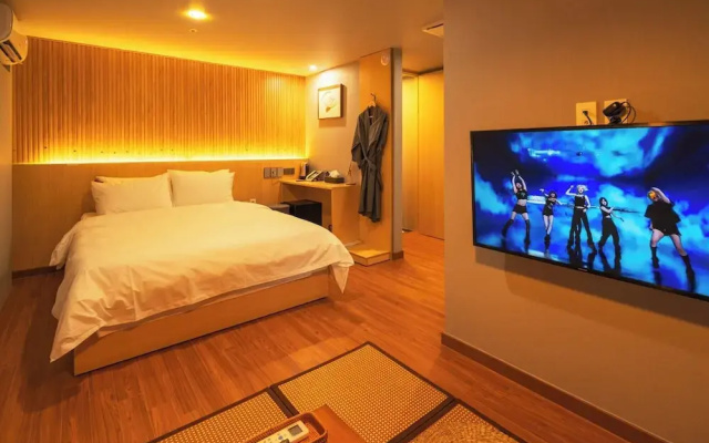 Shinchon Mayven Hotel