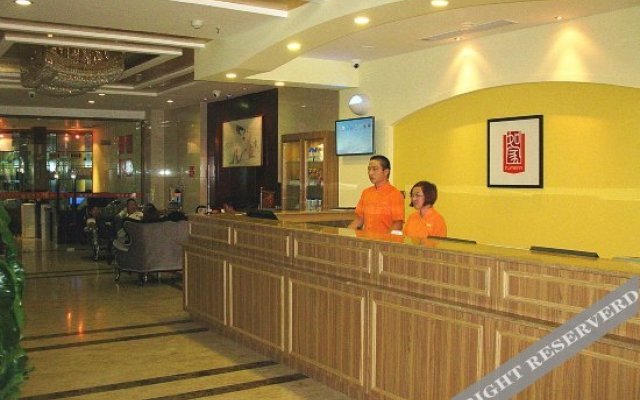 Home Inn (Yulin Lingxiao Square 2nd Street South Bus Station)