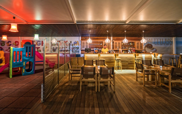 Lagomandra Beach Hotel and Suites