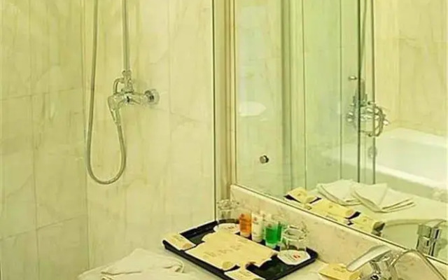 Chengde Tianbao Holiday Hotel