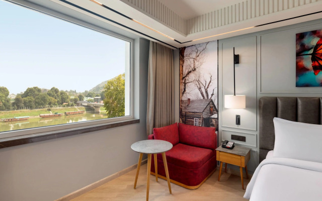 Ramada Encore By Wyndham Rajbagh Srinagar