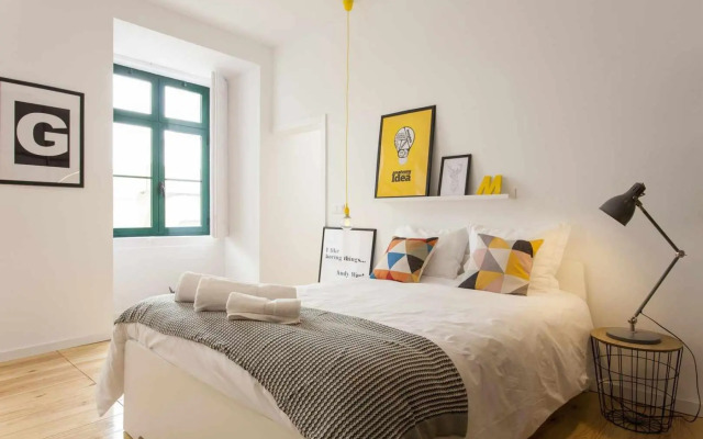 Modern New Studio in City Center- Yellow