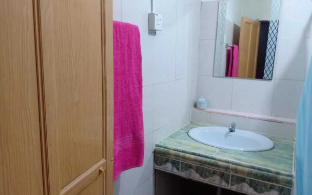 OYO 90675 Holiday View Inn