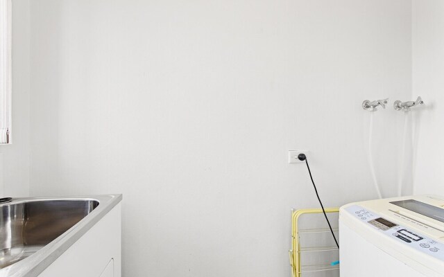 The Pines, 5/4 Messines Street