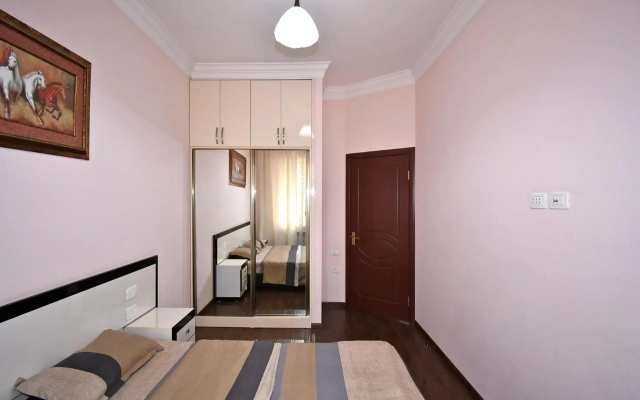 Buzand street 1 bedroom Newly Renovated apartment near Republic Square BU777