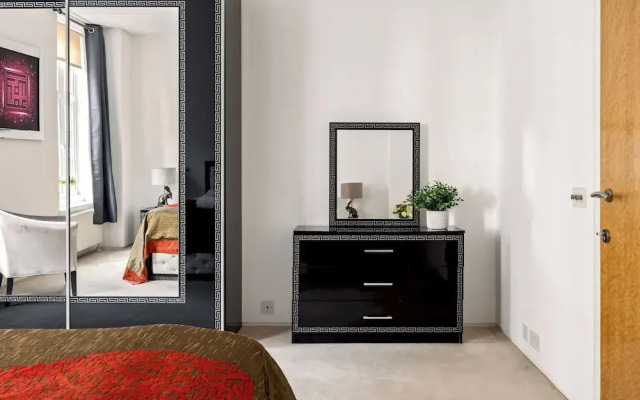 Park Lane 4-bed Huge Designer pad