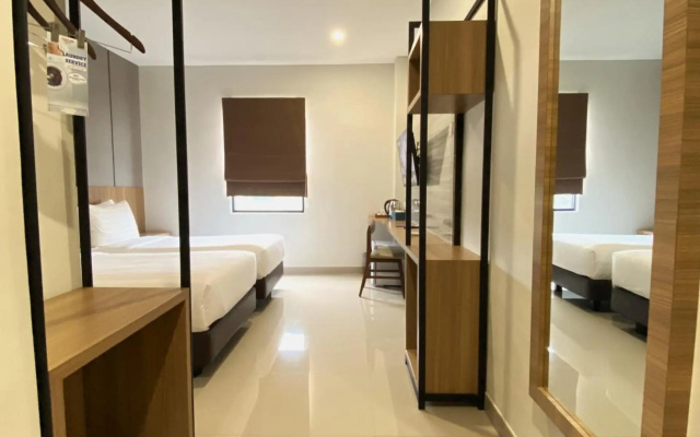 Front One Hotel Gombong – Guest Rooms – Kebumen