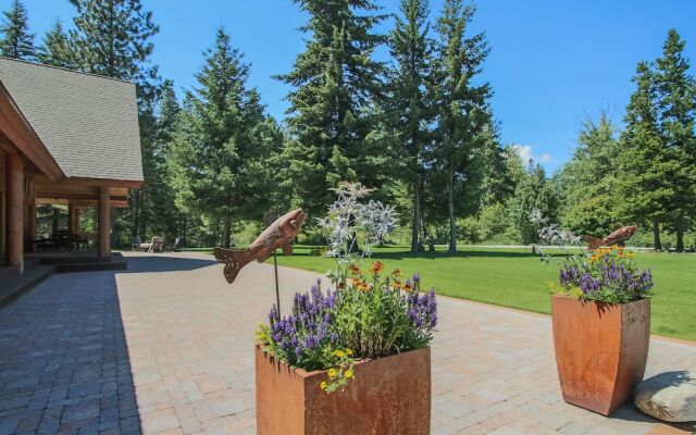 Serenity Pines Lodge in Shugart Flats