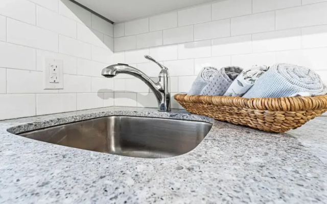 Private Apt Neardowntown Ideal for Long Stays U4