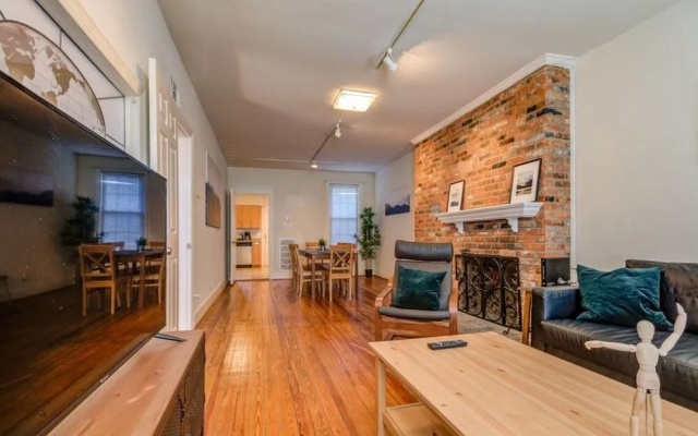 3BR Colonial House w/Parking by CozySuites