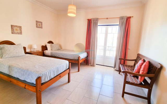 Oura Praia Hotel And Apartments