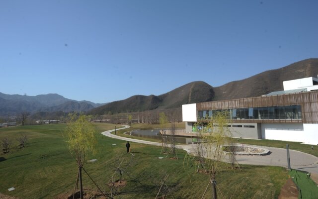 The Valley Hotel & Resort