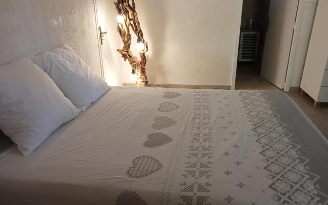 Bas de villa au chant des cigales