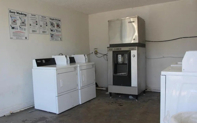 LoneStar Inn & Suites