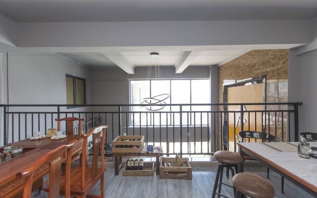 Jun Yue Man Ju Hotel