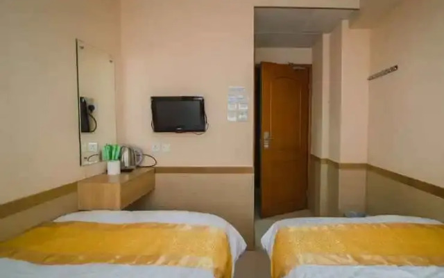 Ever Easy Hotel (Mongkok MTR Exit E1)