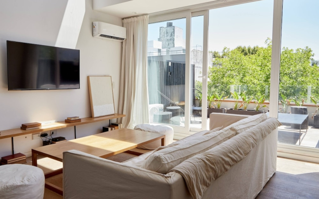 Unique triplex with rooftop private use