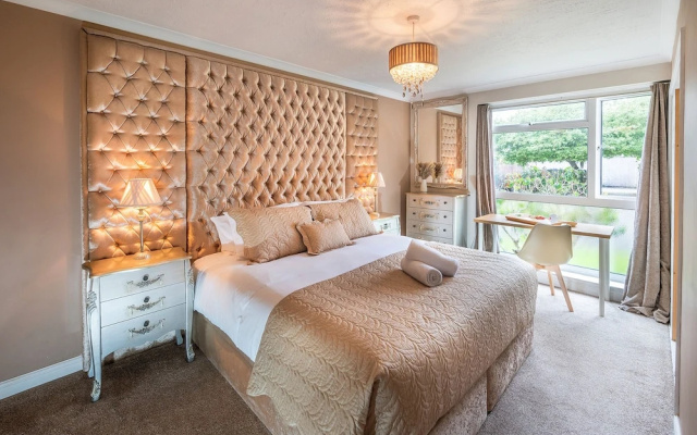 Stunning 2-bed Apartment in Windsor - Free Parking