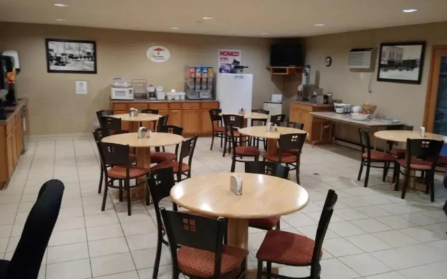 Wautoma Inn by OYO Near Airport WI 73