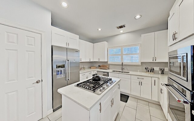 1111eriv 4 Bedroom Home
