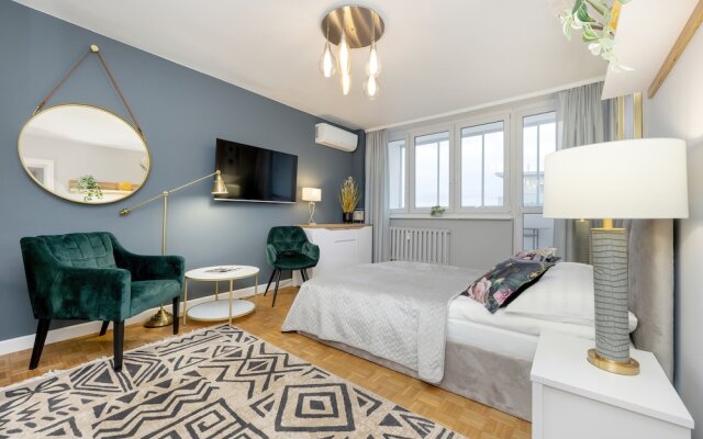 Unique Bright Apartment by Renters