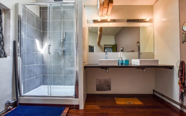 Splendid Holiday Home in Espère France With Private Pool