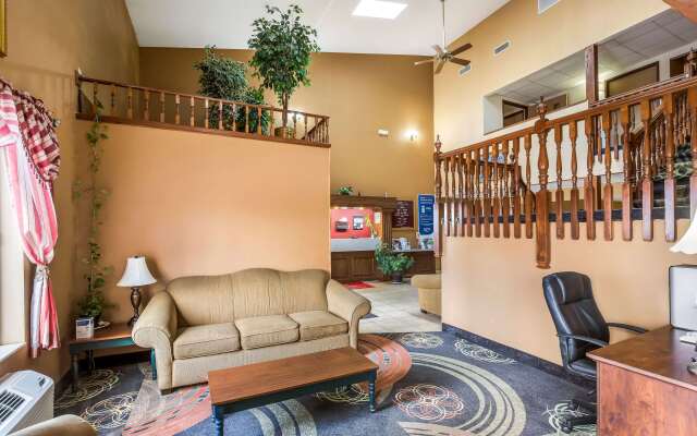 Econo Lodge Inn & Suites Fairview Heights - St. Louis