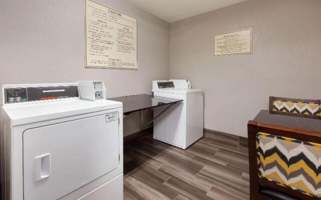 La Quinta Inn Detroit Utica