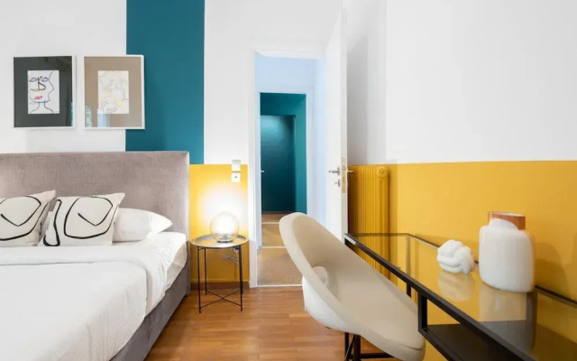 Spacious High-ceiling 2-bedroom by Acropolis Museum