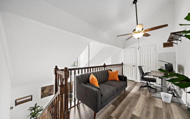 Upscale 1br Condo in Med Center