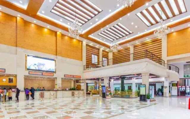 Xinyinzhan Hot Spring Holiday Resort