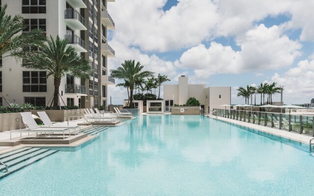 Tucker at Palmer Dadeland Miami