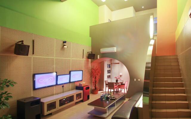 Sparks Life Jakarta, ARTOTEL Curated
