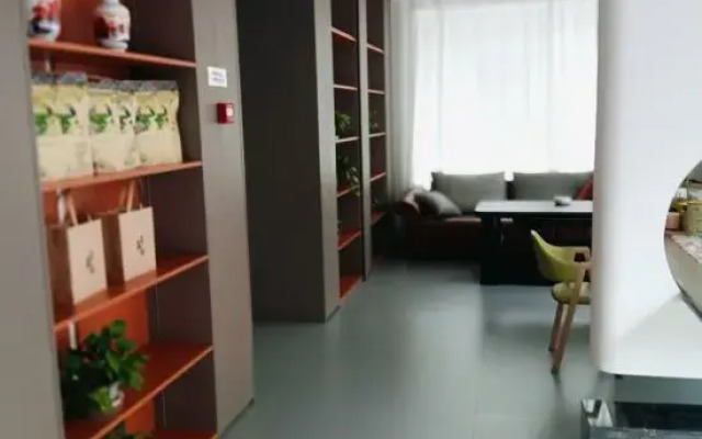 Huijia Apartment (Zhangjiajie West Railway Station Branch)