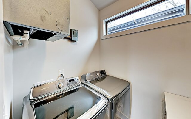 Modern WeHo Apt 8 - 3 Br Townhouse