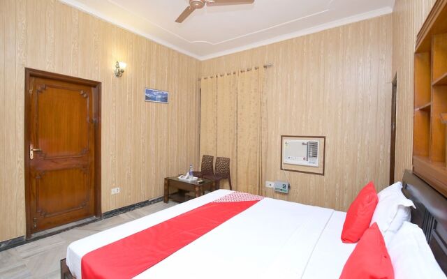 OYO 14030 Cheema Holiday Homes