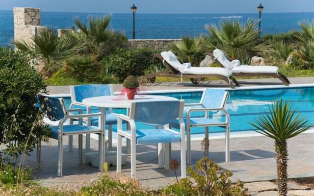 Luxury Villa Beachfront 5 Bedrooms 10-12 Persons